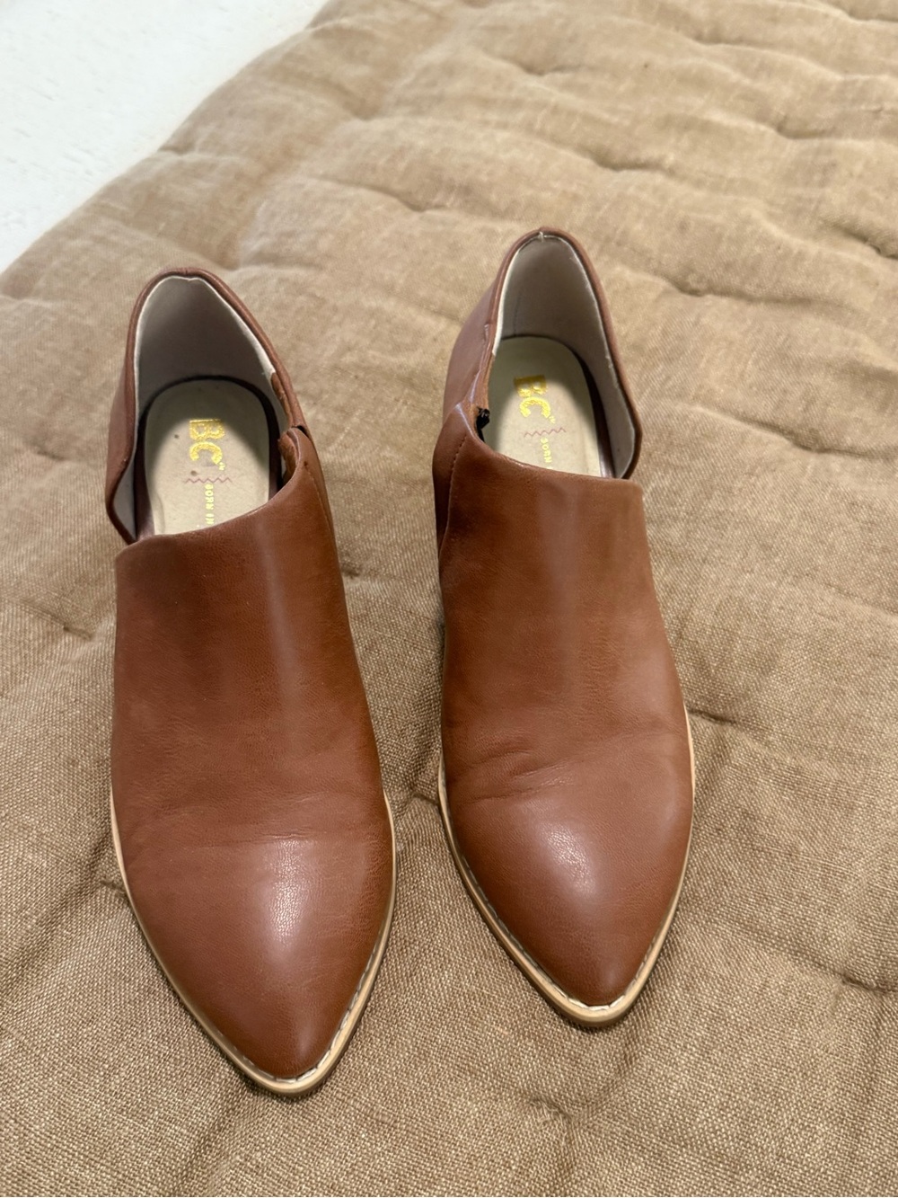 BC Footwear Cognac Brown Pointed Toe Ankle Booties Size 9